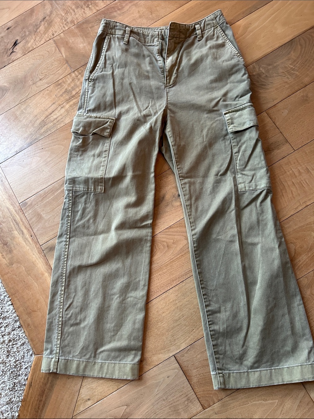 Women’s Gap Olive Cargo Pants - Casual Utility Style, size 0 petite